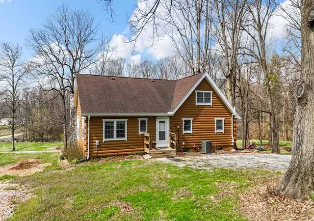 Photo 4 of Single family home for sale at 2409 E County Rd 700 S, Cloverdale, IN 46120 | MLS# 22092389 | Listing updated on 2026-10-02