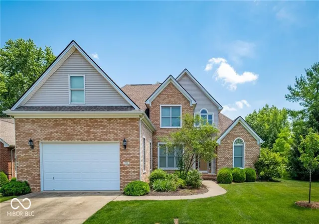Photo 3 of Single family home for sale at 725 Greystone Ct, Columbus, IN 47201 | MLS# 22092436 | Listing updated on 2026-10-21