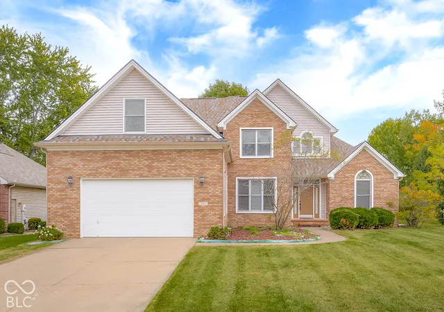 Photo 1 of Single family home for sale at 725 Greystone Ct, Columbus, IN 47201 | MLS# 22092436 | Listing updated on 2026-10-21