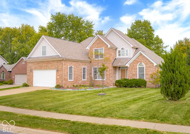 Photo 2 of Single family home for sale at 725 Greystone Ct, Columbus, IN 47201 | MLS# 22092436 | Listing updated on 2026-10-21