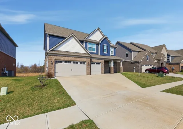 Photo 3 of Single family home for sale at 1986 Mccormick Dr, Greenwood, IN 46143 | MLS# 22092451 | Listing updated on 2026-09-19