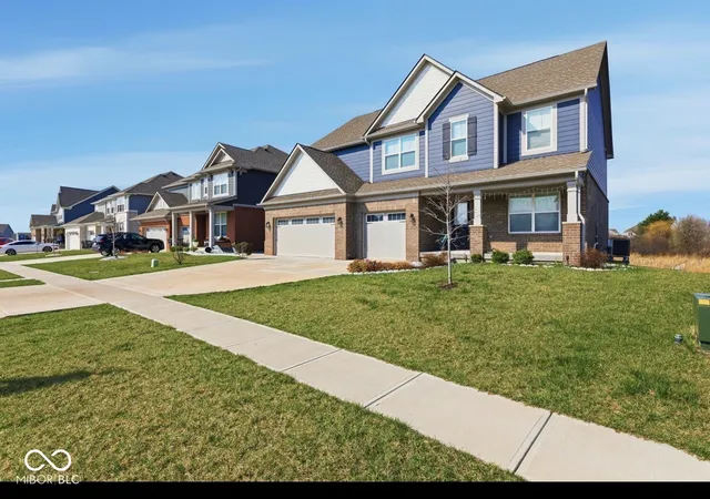 Photo 3 of Single family home for sale at 1986 Mccormick Dr, Greenwood, IN 46143 | MLS# 22092451 | Listing updated on 2026-09-19