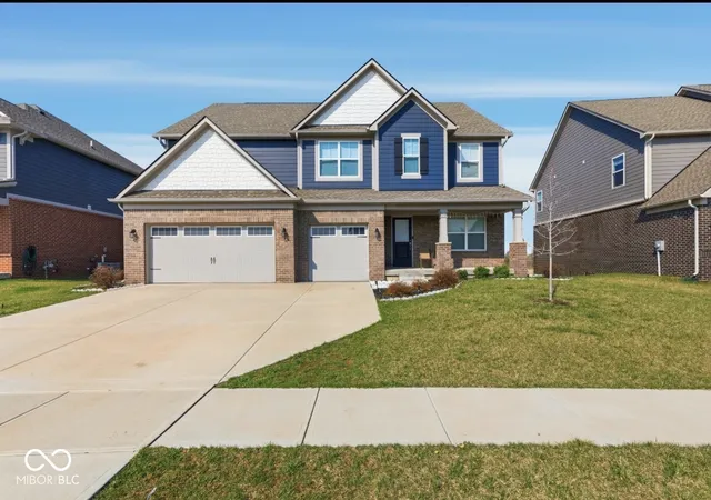 Photo 4 of Single family home for sale at 1986 Mccormick Dr, Greenwood, IN 46143 | MLS# 22092451 | Listing updated on 2026-09-19