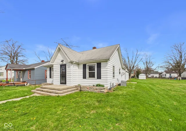Photo 3 of Single family home for sale at 2016 S Shipley St, Muncie, IN 47302 | MLS# 22092535 | Listing updated on 2026-09-23