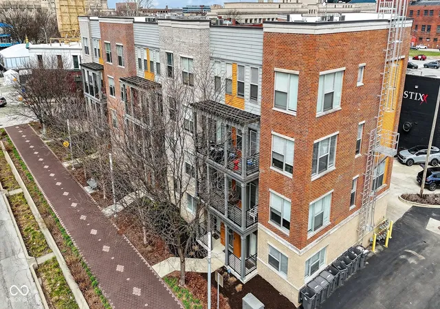 Photo 3 of Condo for sale at 110 E North St, Indianapolis, IN 46204 | MLS# 22092621 | Listing updated on 2026-08-26