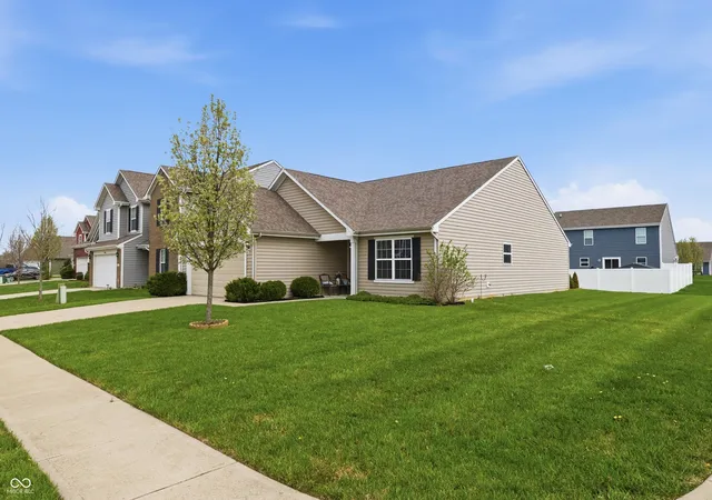 Homes for sale in Indianapolis, IN | 7533 Bolero Ct, Indianapolis, IN 46113 | MLS# 22092716