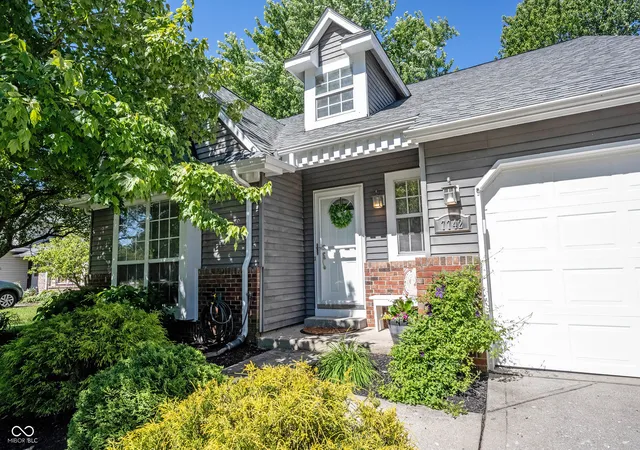 Photo 2 of Sale Pending at 7742 Pennycroft Dr, Indianapolis, IN 46236 | MLS# 22092915 | Listing updated on 2026-10-06