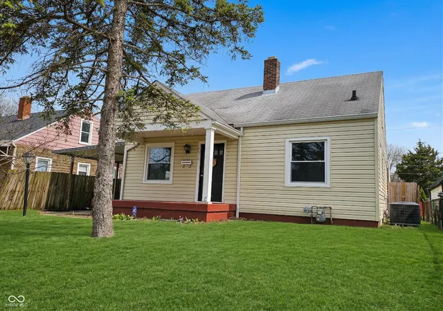 2nd image of 2016 Glenridge Dr, Indianapolis, IN 46218 | MLS# 22092991