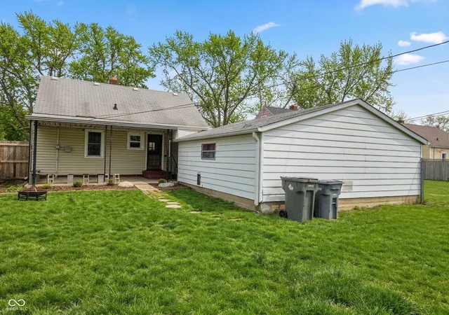 3rd image of 2016 Glenridge Dr, Indianapolis, IN 46218 | MLS# 22092991