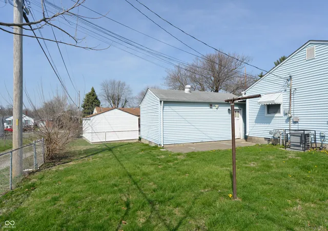 32nd image of 3915 Brookville Rd, Indianapolis, IN 46201 | MLS# 22093043
