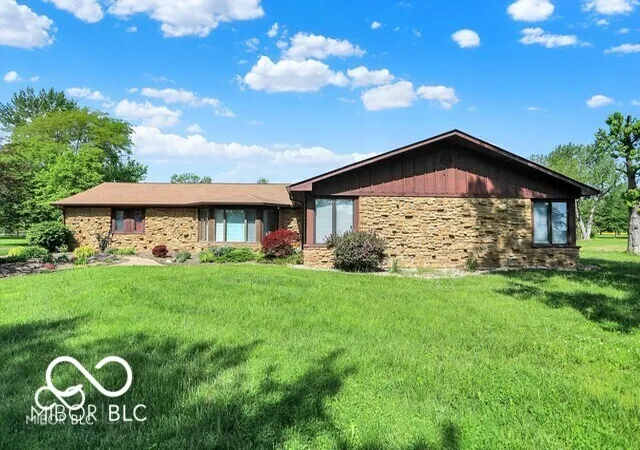 Homes for sale in Whiteland, IN | 5272 N Graham Rd, Whiteland, IN 46184 | MLS# 22093046