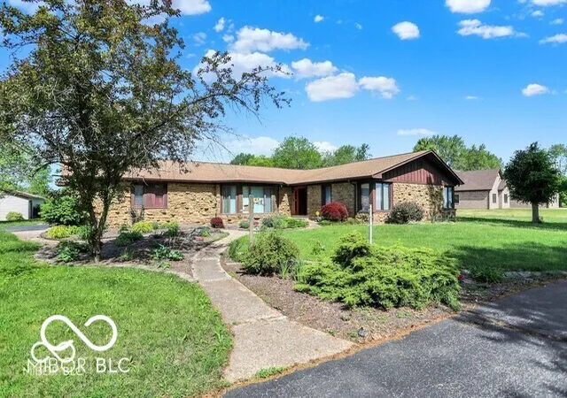 Homes for sale in Whiteland, IN | 5272 N Graham Rd, Whiteland, IN 46184 | MLS# 22093046