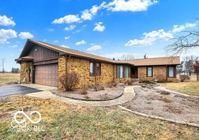 Homes for sale in Whiteland, IN | 5272 N Graham Rd, Whiteland, IN 46184 | MLS# 22093046