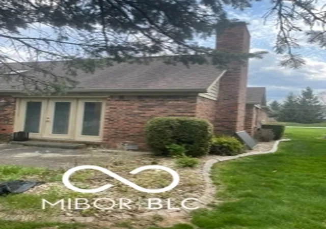 Photo 2 of Single family home for sale at 1076 W Southport Rd, Indianapolis, IN 46217 | MLS# 22093107 | Listing updated on 2026-08-10