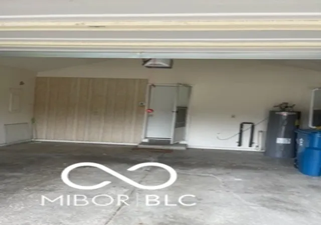 Photo 3 of Single family home for sale at 1076 W Southport Rd, Indianapolis, IN 46217 | MLS# 22093107 | Listing updated on 2026-08-10