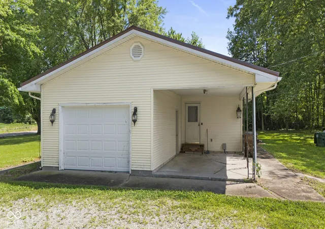 Homes for sale in Crothersville, IN | 6296 S County Road 1025 E, Crothersville, IN 47229 | MLS# 22093174