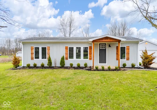 Homes for sale in New Castle, IN | 1076 E County Road 650 N, New Castle, IN 47362 | MLS# 22093303
