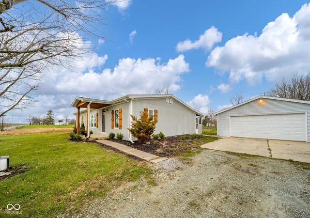 Homes for sale in New Castle, IN | 1076 E County Road 650 N, New Castle, IN 47362 | MLS# 22093303