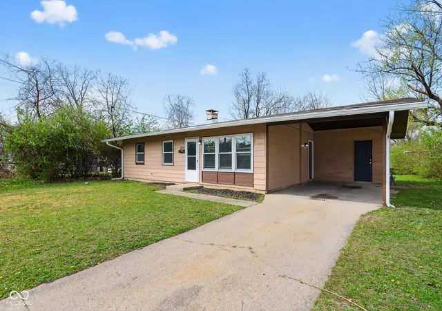 Photo 3 of Sale Pending at 5518 Glencoe St, Indianapolis, IN 46226 | MLS# 22093318 | Listing updated on 2026-07-24