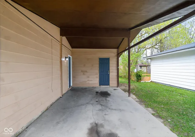 Photo 4 of Sale Pending at 5518 Glencoe St, Indianapolis, IN 46226 | MLS# 22093318 | Listing updated on 2026-07-24