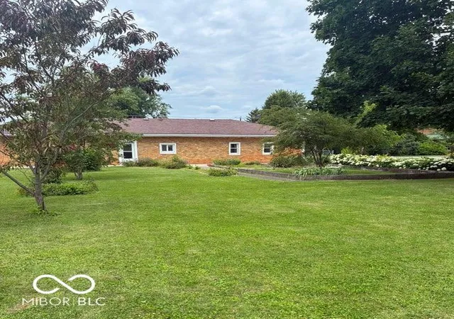 Homes for sale in Elwood, IN | 1403 Madison Rd, Elwood, IN 46036 | MLS# 22093388