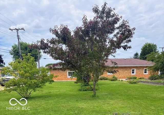 Homes for sale in Elwood, IN | 1403 Madison Rd, Elwood, IN 46036 | MLS# 22093388
