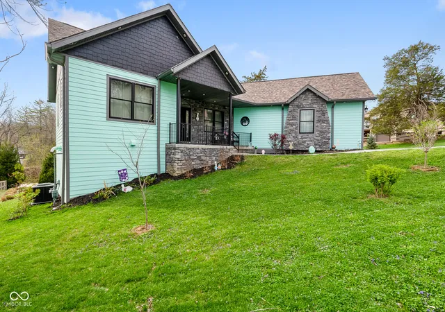 Homes for sale in Nashville, IN | 220 N Jefferson St, Nashville, IN 47448 | MLS# 22093437