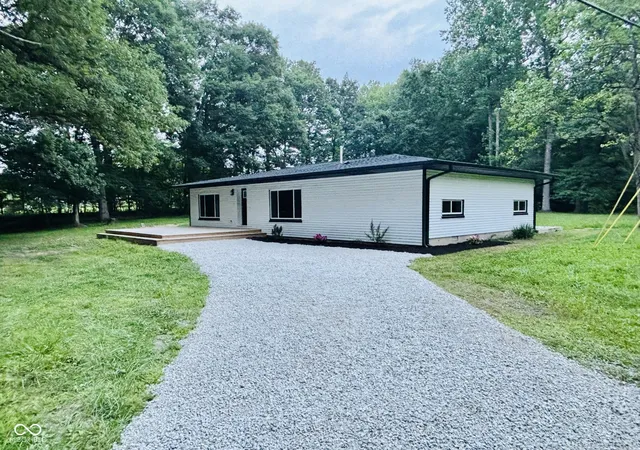 Photo 2 of Single family home for sale at 1307 Clark Rd, Spencer, IN 47460 | MLS# 22093449 | Listing updated on 2026-08-18