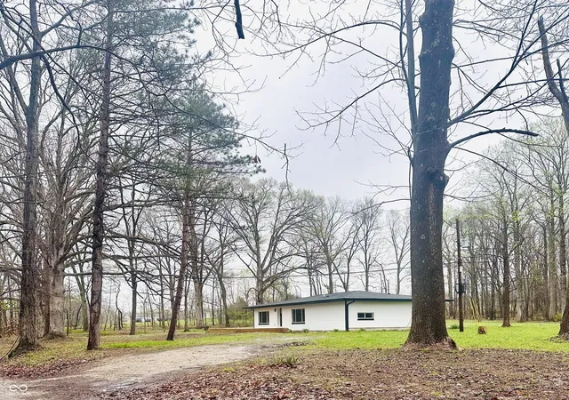Photo 2 of Single family home for sale at 1307 Clark Rd, Spencer, IN 47460 | MLS# 22093449 | Listing updated on 2026-08-18