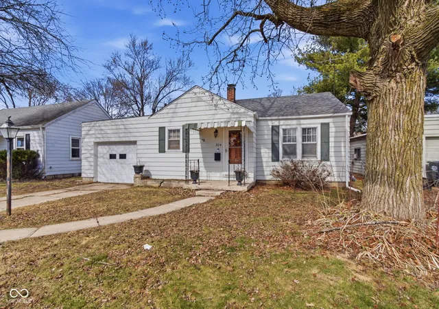 Homes for sale in Anderson, IN | 324 E 34th St, Anderson, IN 46013 | MLS# 22093476