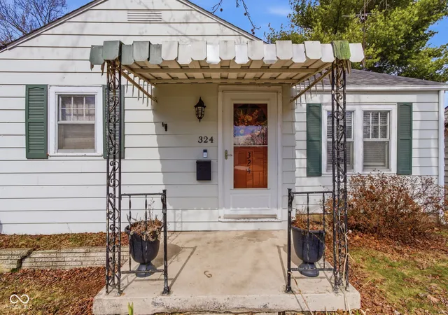 Homes for sale in Anderson, IN | 324 E 34Th St, Anderson, IN 46013 | MLS# 22093476