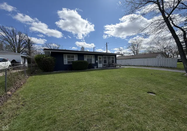 3rd image of 5519 Glencoe St, Indianapolis, IN 46226 | MLS# 22093478