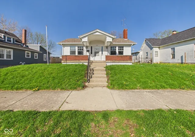 2nd image of 1525 Noble St, Anderson, IN 46016 | MLS# 22093488