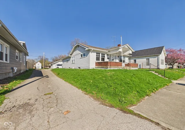 3rd image of 1525 Noble St, Anderson, IN 46016 | MLS# 22093488