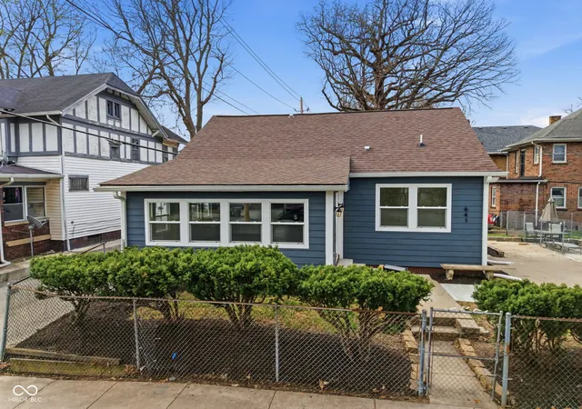 2nd image of 641 E 33rd St, Indianapolis, IN 46205 | MLS# 22093575