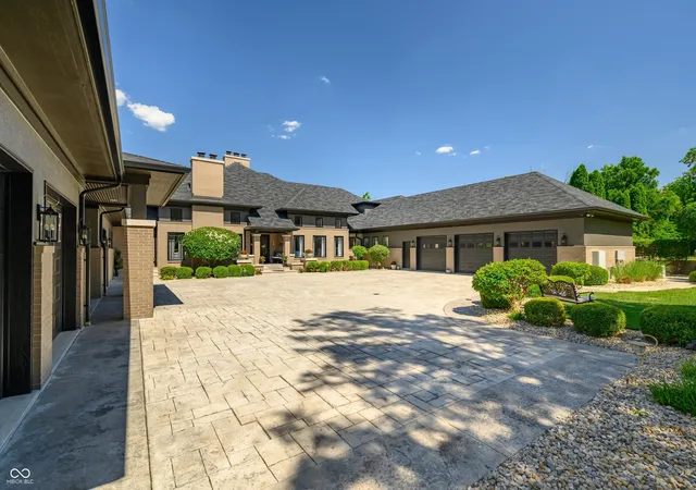 Photo 4 of Single family home for sale at 4023 Cedar Hills N Dr, Greenwood, IN 46143 | MLS# 22093599 | Listing updated on 2026-05-06