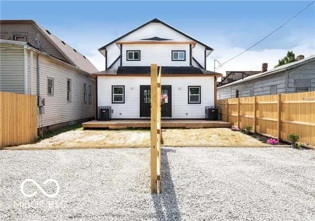 3rd image of 1743 S Meridian St, Indianapolis, IN 46225 | MLS# 22093623