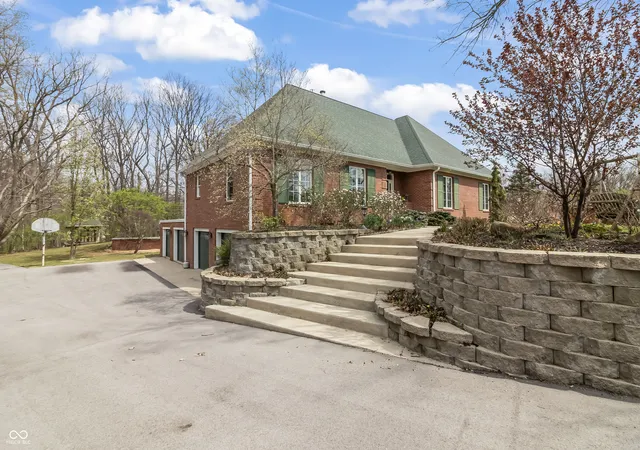 3rd image of 8928 Carriage Ln, Indianapolis, IN 46256 | MLS# 22093626