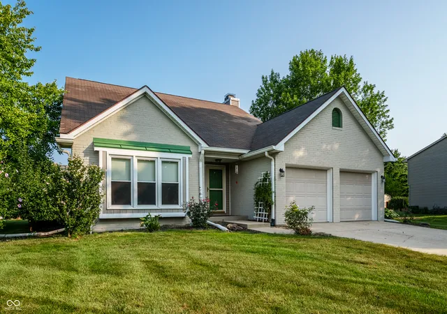 1st image of 1642 Waterford Dr, Zionsville, IN 46077 | MLS# 22093655