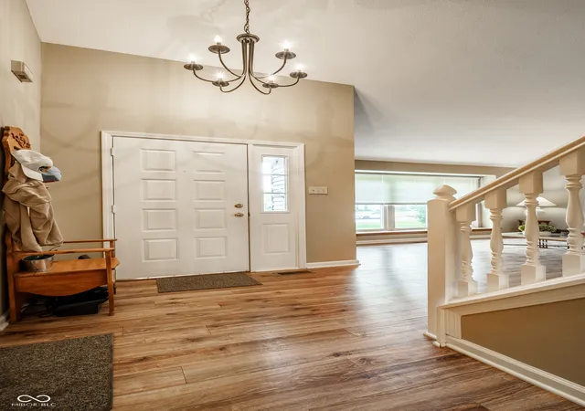 2nd image of 1642 Waterford Dr, Zionsville, IN 46077 | MLS# 22093655