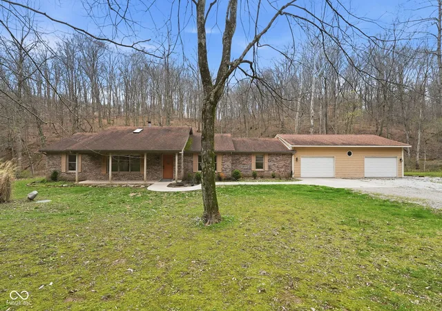 Homes for sale in Nashville, IN | 440 Daugherty Rd, Nashville, IN 47448 | MLS# 22093751