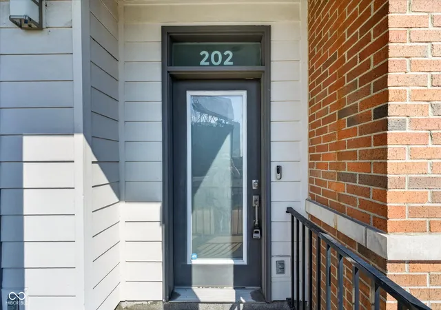 3rd image of 727 N Illinois St #202, Indianapolis, IN 46204 | MLS# 22093784