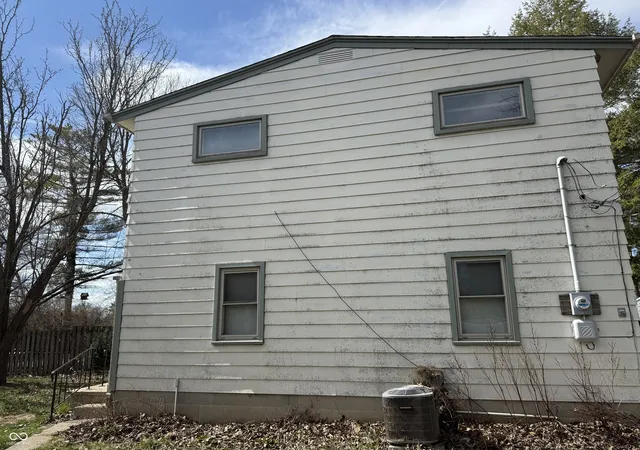 Photo 11 of Single family home for sale at 1916 W White River Blvd, Muncie, IN 47303 | MLS# 22093793 | Listing updated on 2026-07-23