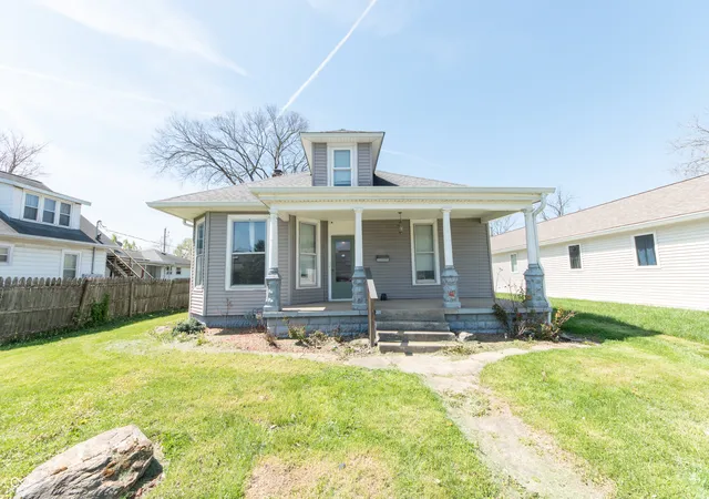 Homes for sale in Columbus, IN | 1420 Chestnut St, Columbus, IN 47201 | MLS# 22093947