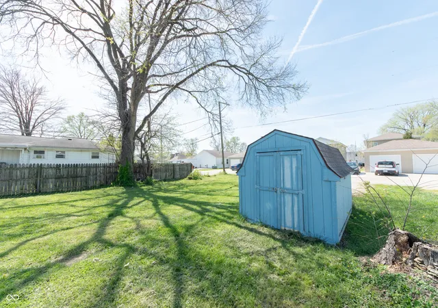Homes for sale in Columbus, IN | 1420 Chestnut St, Columbus, IN 47201 | MLS# 22093947