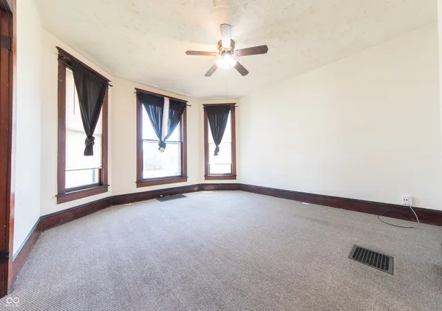 Homes for sale in Columbus, IN | 1420 Chestnut St, Columbus, IN 47201 | MLS# 22093947