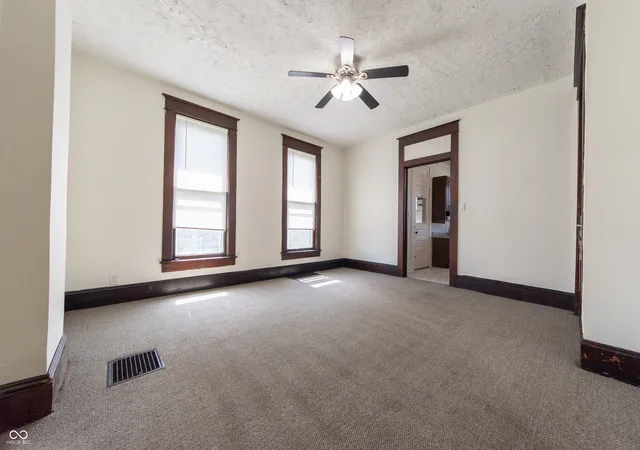 Homes for sale in Columbus, IN | 1420 Chestnut St, Columbus, IN 47201 | MLS# 22093947