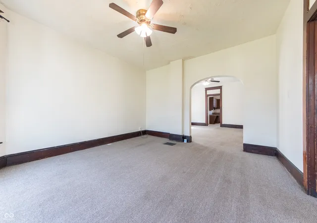 Homes for sale in Columbus, IN | 1420 Chestnut St, Columbus, IN 47201 | MLS# 22093947