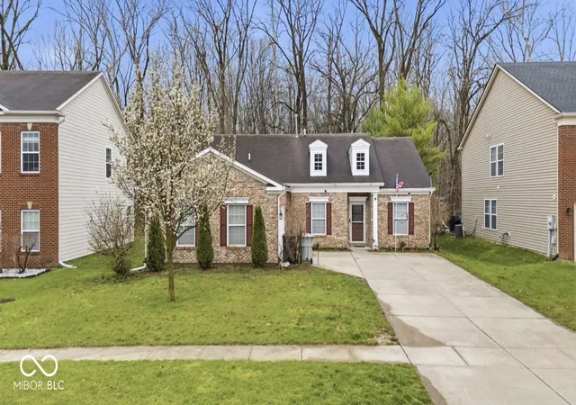 Photo 2 of Single family home for sale at 344 Legacy Blvd, Greenwood, IN 46143 | MLS# 22093980 | Listing updated on 2026-10-01