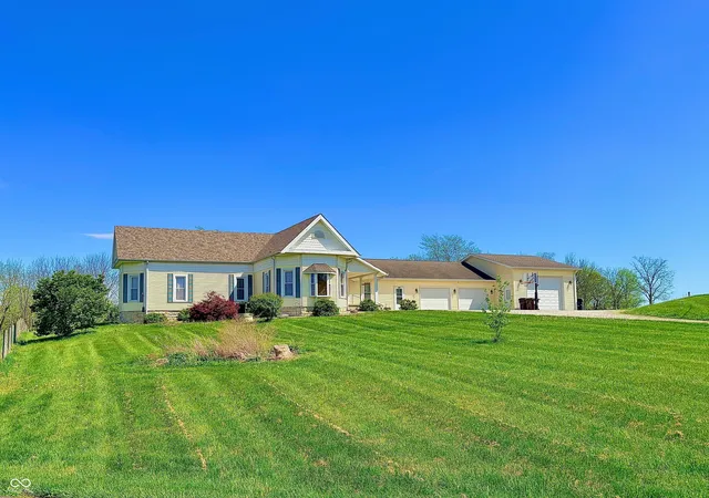 Homes for sale in Hope, IN | 15241 E Jackson Rd, Hope, IN 47246 | MLS# 22093994